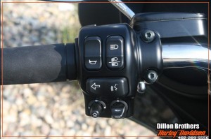 2014-harley-davidson-controls-left-1